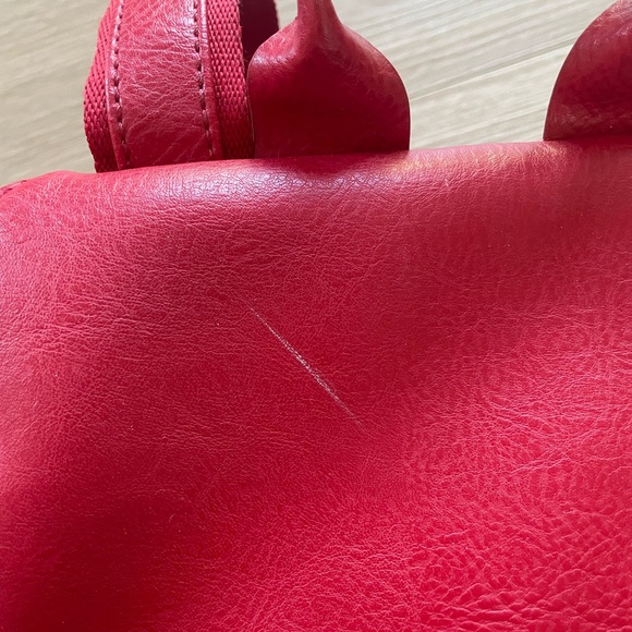 Matt & Nat Brave Backpack in red vegan leather - Picture 6 of 7